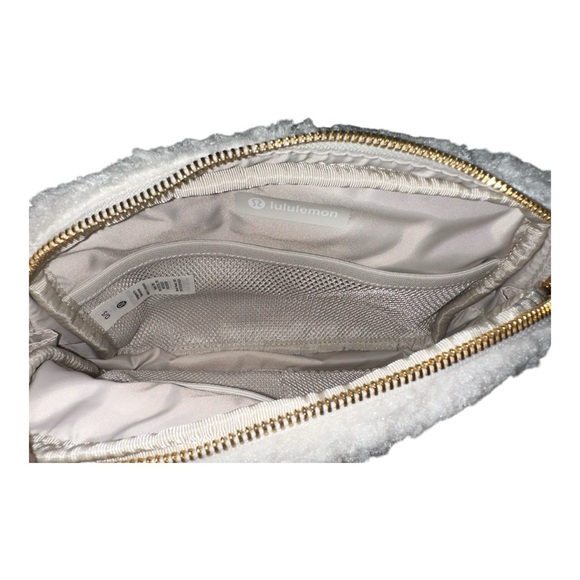 NWT Lululemon Everywhere Belt Bag Fleece Large 2L White Opal/Gold NWTs - Picture 7 of 9